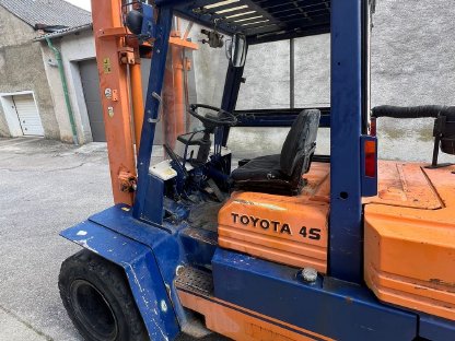 Bild 6:Toyota 4,5 Baumaschine