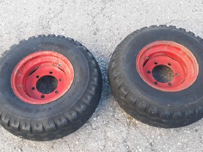 Bild 2:Kompletträder BKT 11.5/80-15.3