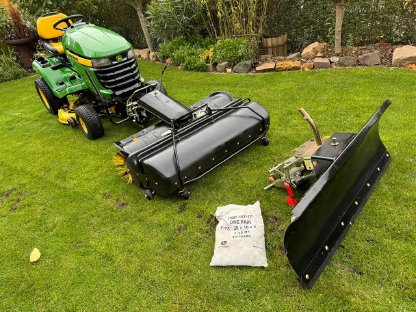 John Deere X304 Rasentraktor Mulcher Winter Schild Kehrmaschine