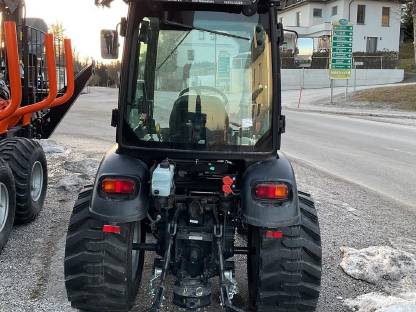 Bild 2:Fabriksneuer Solis 26 HST Allrad