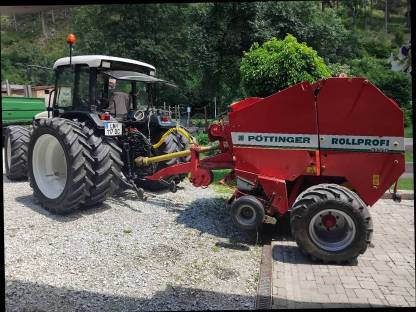 Bild 2:Lohnpressen Pöttinger Rollprofi 3120