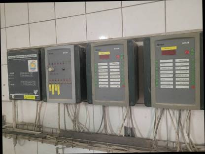 Bild 3:Hühnerstallaufstallung und Fütterungstechnik