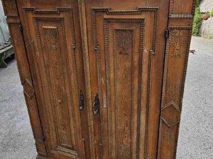 Antiker Schrank