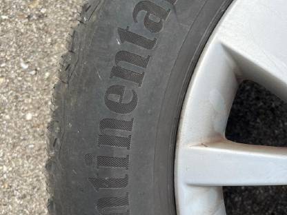 Bild 3:Original VW Alufelgen mit neuwertigen Winterreifen