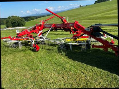 Bild 2:Pöttinger Seitenschwader Top 812