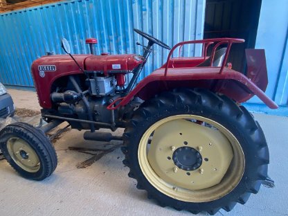 Oldtimer Traktor Typ Steyr Diesel T84 rot Bj. 1959