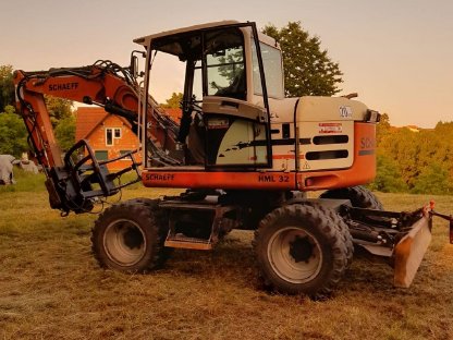 Bild 2:Schaeff Radbagger mit Zwillingsreifen HML 32
