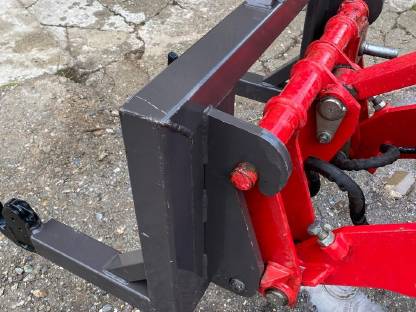 Bild 2:Adapter von Weidemann auf 3-Punkt Kat II