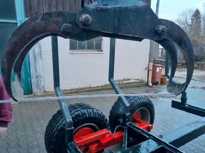 Bild 2:Vreten Rückewagen 9t mit Kranwinde und Funk