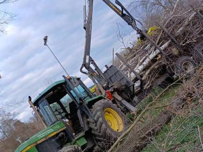 Suche Frontlader für John Deere 2650a