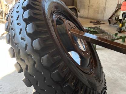 Bild 3:Lkw Reifen 9.00-20