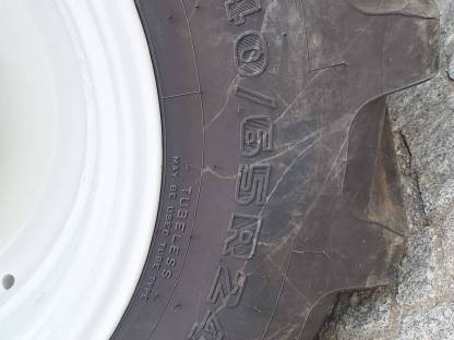 Bild 3:Kompletträder neuwertig 440/65R24, 540/65R34