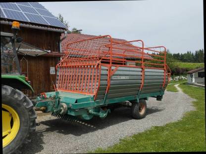 Bild 2:Landwirtschaftliche Maschinen Steyr Ladewagen Hamster Plus