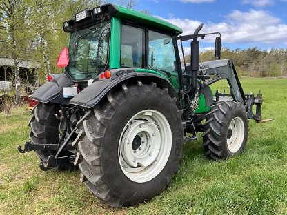 Bild 4:Traktor Valtra N141
