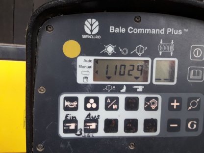 Bild 7:Rundballenpresse mit Raffer, New Holland BR 750