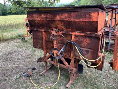 Bild 6:Diverse Winterdienstgeräte