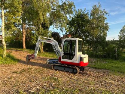 Bild 2:Takeuchi TB135