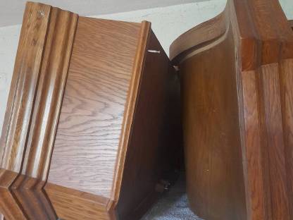 Alter Holzschrank