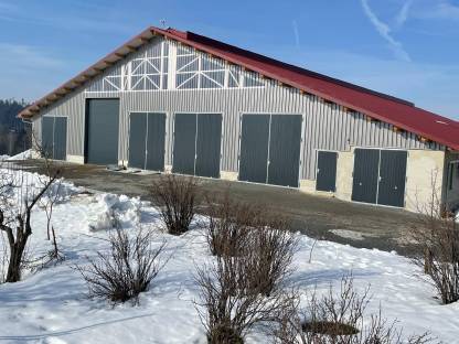 Bild 2:Türen und Tore für die Landwirtschaft