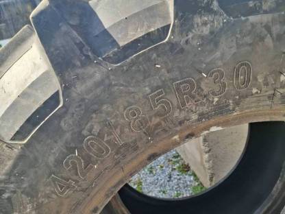Bild 4:Traktorreifen 320/85R24 & 420/85R30