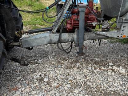 Bild 6:Bauer Güllefass