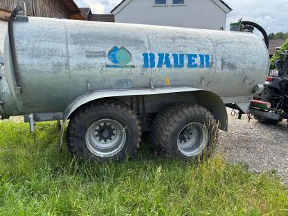 Bild 2:Bauer Güllefass