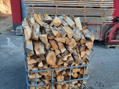 Bild 2:Scheiter Brennholz, hart