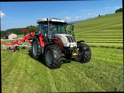 Bild 3:Pöttinger Seitenschwader Top 812