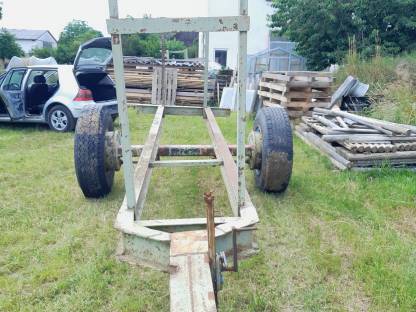 Bild 3:Holzanhänger