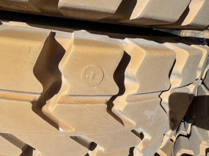 Bild 8:Staplerreifen 315/70-15 Vollgummireifen mit Felgen