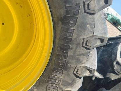 Bild 3:Traktorreifen 650/65 R 42 Trelleborg TM800 mit Felgen