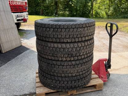 Semperit 295/80R22.5