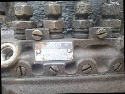 Bild 2:Motorteile Fendt Farmer 300