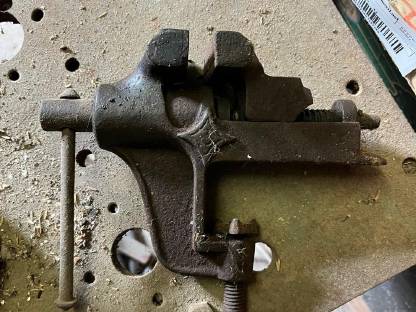 Bild 2:Schraubstock, Schleifstein