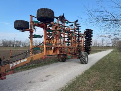 Bild 3:Grubber, Scheibenegge mit Lemken Prisma-Walze