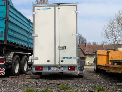 Bild 6:WM Meyer Kofferanhänger