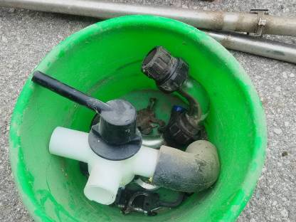 Bild 4:Halsrahmen Melkzeuge Dreiwegehahn