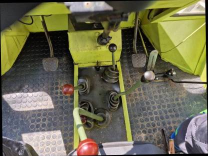 Bild 8:Mercedes Benz MB Trac 700 mit Kran und diversen Anbauteilen