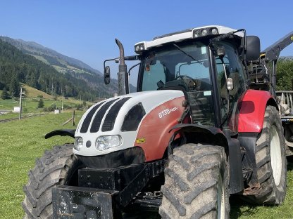 Bild 2:Steyr Profi 6135