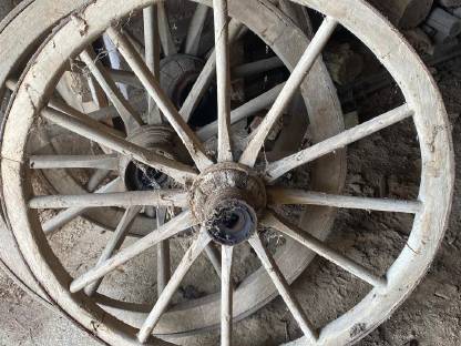 Bild 2:Alte Holzräder