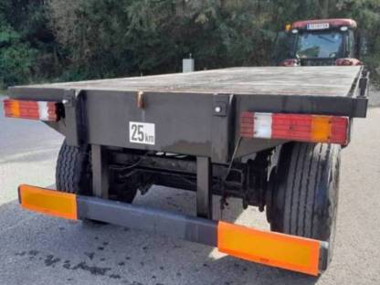 Bild 2:Plateau/Ballenanhänger