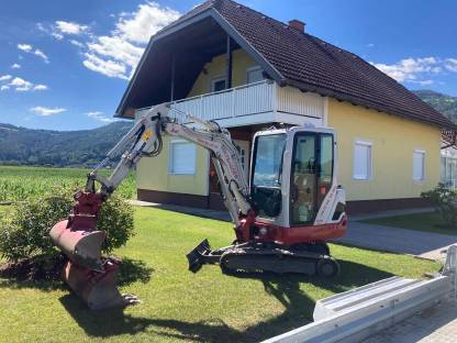 Bild 2:Takeuchi TB225