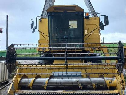 Bild 8:New Holland TX 32 Mähdrescher