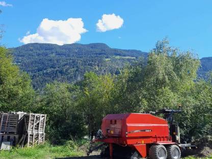 Bild 4:Rundballenpresse