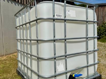 Bild 3:Neuwertige 1.000 l Kunststofftanks (IBC)