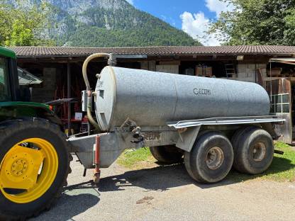 10.000 Liter Güllefass, Untergestell