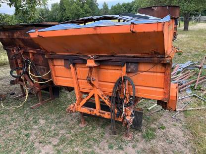 Bild 5:Diverse Winterdienstgeräte