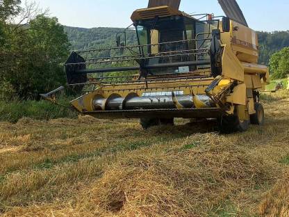 Bild 3:New Holland TX 32 Mähdrescher