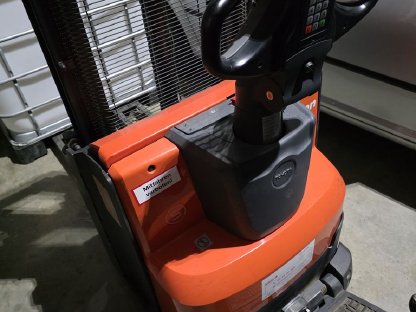 Verkaufe Ameise Hochhubwagen Stapler BT SWE100 BJ2019