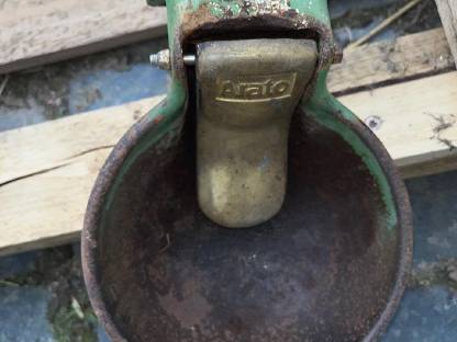 Bild 3:Gebrauchte Getränkebecken